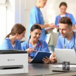 Xerox® C300 Bürodrucker in einer Arbeitsumgebung